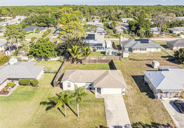756 18th Place SW, Vero Beach, FL 32962