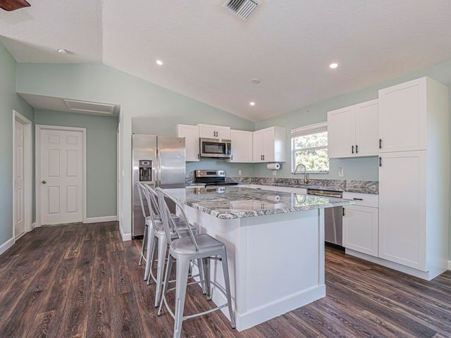 756 18th Place SW, Vero Beach, FL 32962