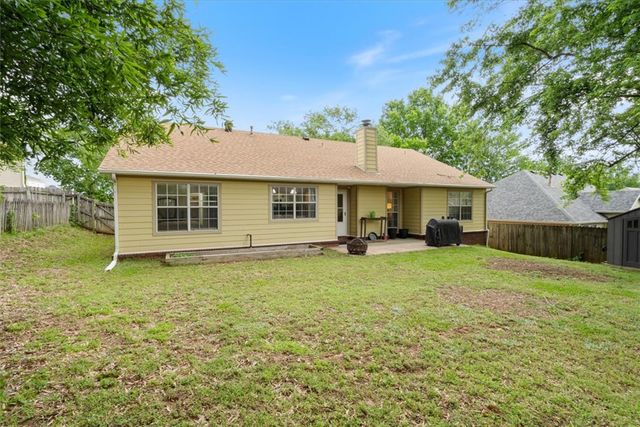 2793 N Raintree Drive, Fayetteville, AR 72703