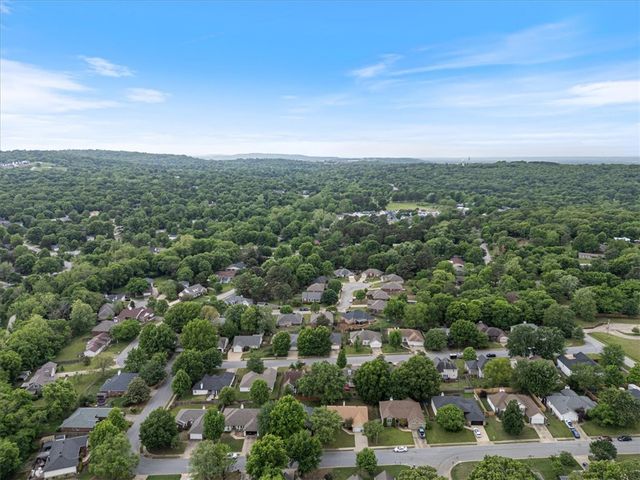 2793 N Raintree Drive, Fayetteville, AR 72703