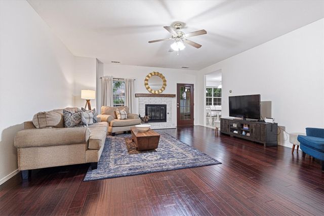 2793 N Raintree Drive, Fayetteville, AR 72703