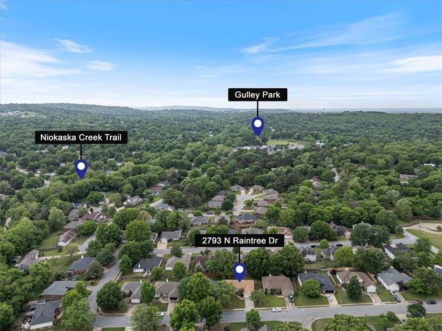 2793 N Raintree Drive, Fayetteville, AR 72703
