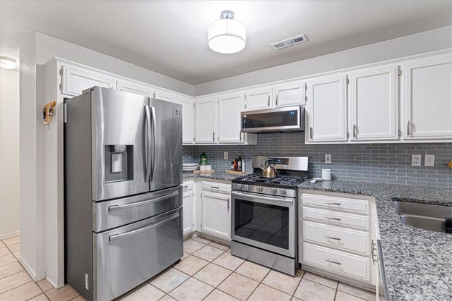2793 N Raintree Drive, Fayetteville, AR 72703