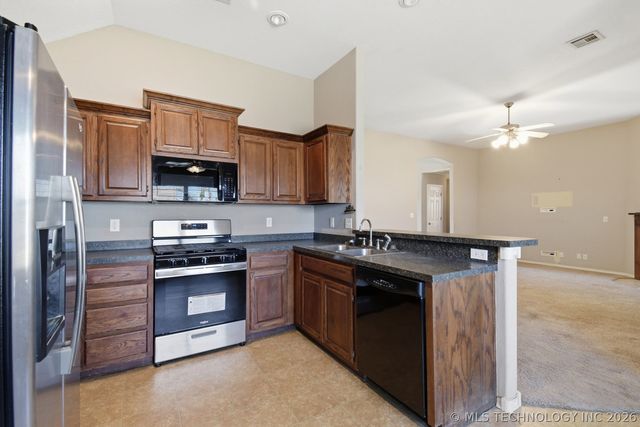 21195 E 39th Street S, Broken Arrow, OK 74014