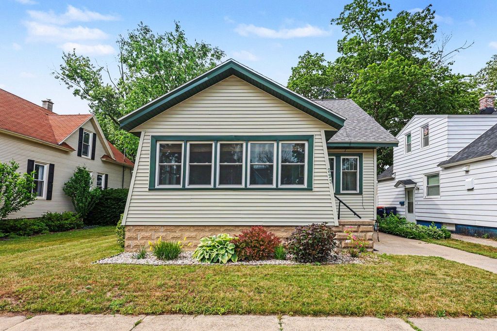 293 W 20th Street, Holland, MI 49423