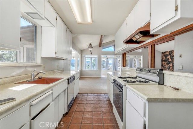 9085 Leila Dr, Glenhaven, CA 95443