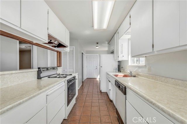 9085 Leila Dr, Glenhaven, CA 95443