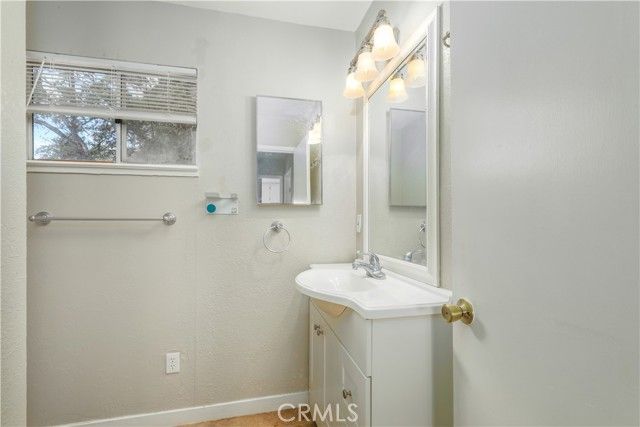 9085 Leila Dr, Glenhaven, CA 95443