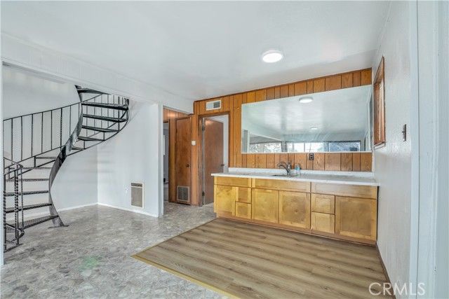 9085 Leila Dr, Glenhaven, CA 95443