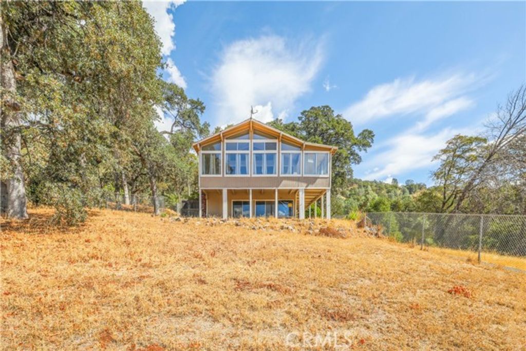 9085 Leila Dr, Glenhaven, CA 95443
