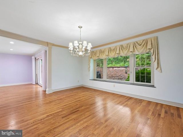 142 FOXWOOD DR, Moorestown, NJ 08057