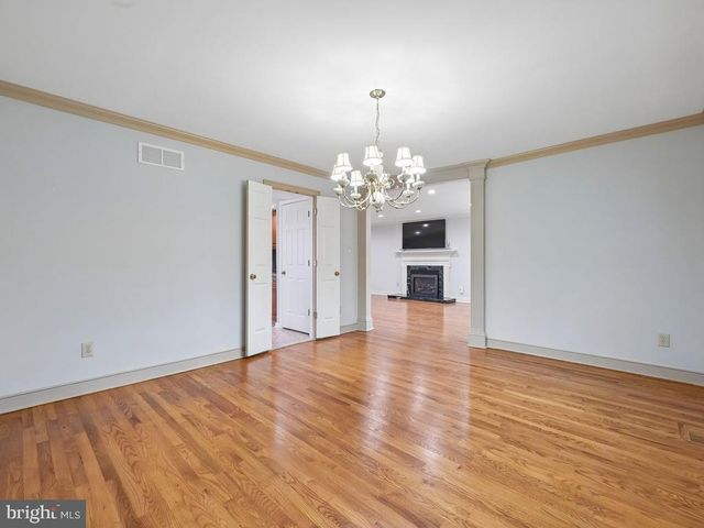142 FOXWOOD DR, Moorestown, NJ 08057