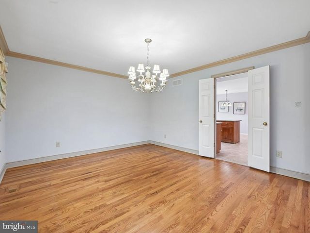 142 FOXWOOD DR, Moorestown, NJ 08057