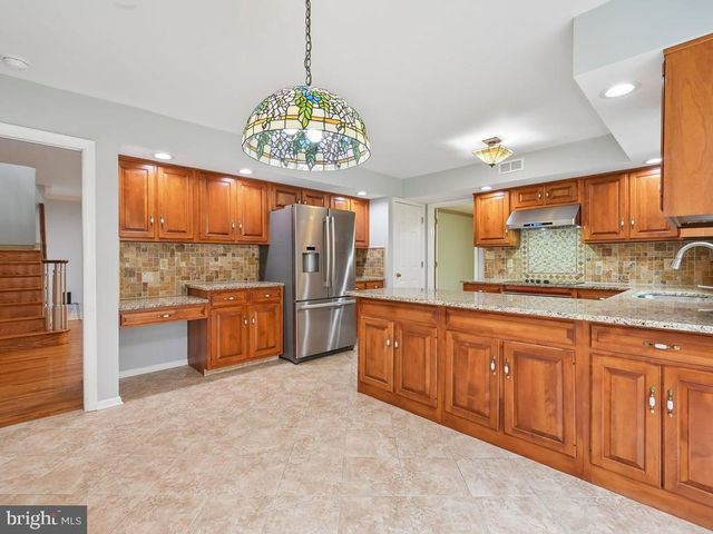 142 FOXWOOD DR, Moorestown, NJ 08057