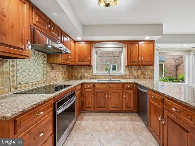 142 FOXWOOD DR, Moorestown, NJ 08057
