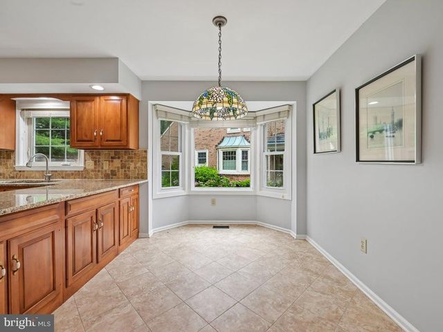 142 FOXWOOD DR, Moorestown, NJ 08057