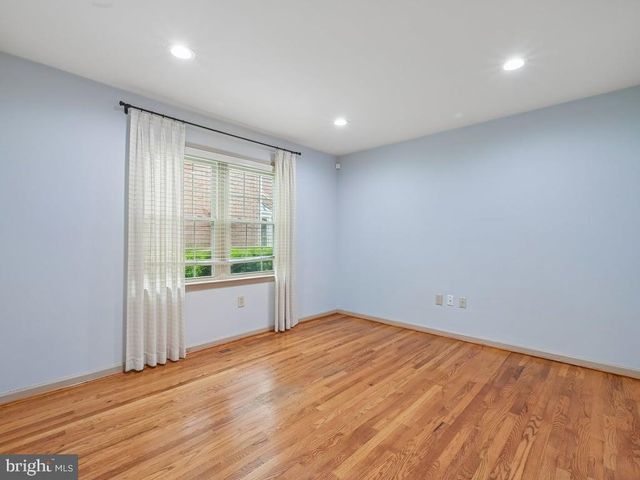 142 FOXWOOD DR, Moorestown, NJ 08057