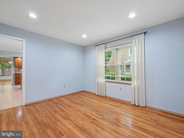 142 FOXWOOD DR, Moorestown, NJ 08057