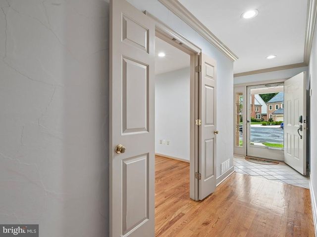 142 FOXWOOD DR, Moorestown, NJ 08057