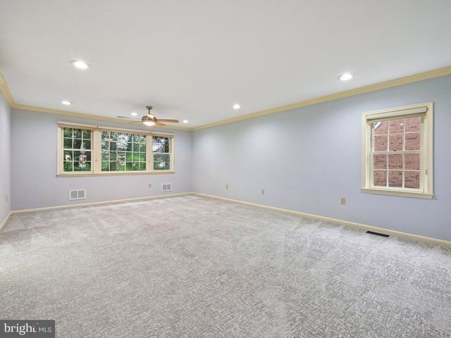 142 FOXWOOD DR, Moorestown, NJ 08057