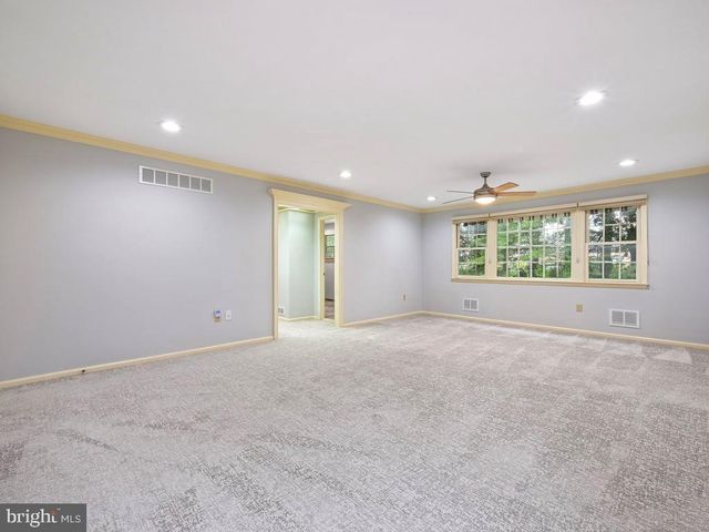 142 FOXWOOD DR, Moorestown, NJ 08057