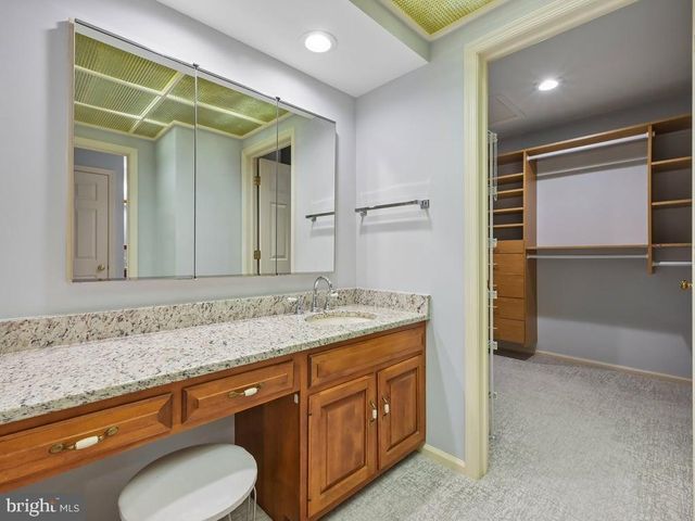 142 FOXWOOD DR, Moorestown, NJ 08057