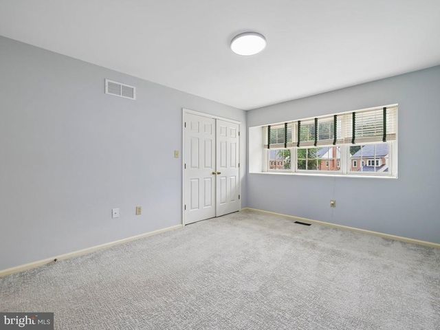 142 FOXWOOD DR, Moorestown, NJ 08057