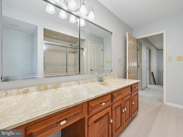142 FOXWOOD DR, Moorestown, NJ 08057