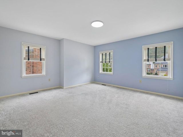 142 FOXWOOD DR, Moorestown, NJ 08057
