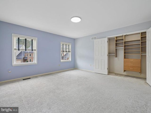 142 FOXWOOD DR, Moorestown, NJ 08057