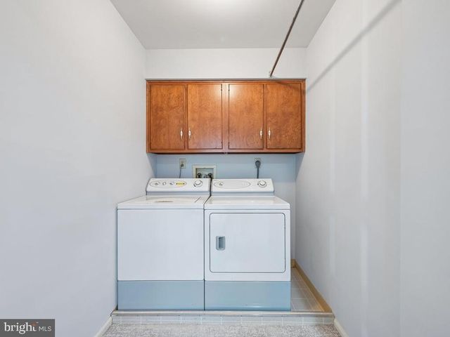 142 FOXWOOD DR, Moorestown, NJ 08057