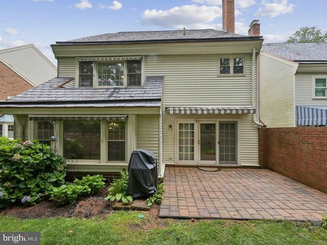 142 FOXWOOD DR, Moorestown, NJ 08057