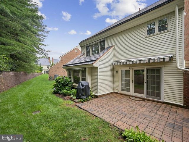 142 FOXWOOD DR, Moorestown, NJ 08057