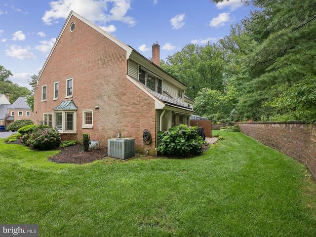 142 FOXWOOD DR, Moorestown, NJ 08057