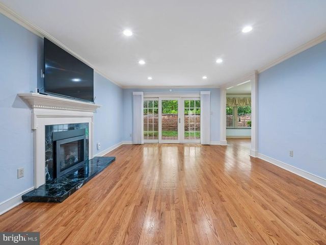 142 FOXWOOD DR, Moorestown, NJ 08057