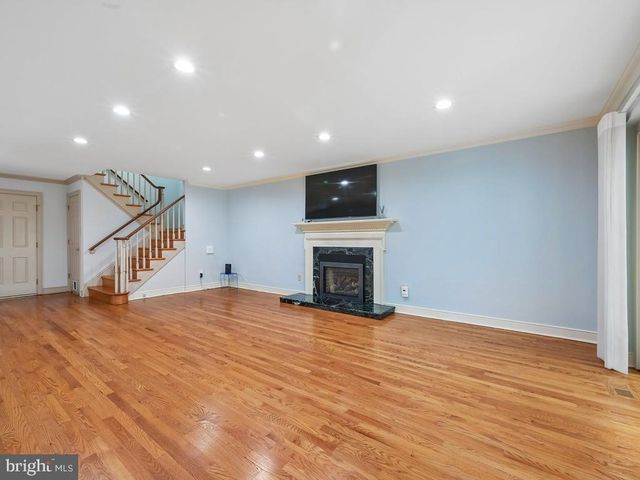 142 FOXWOOD DR, Moorestown, NJ 08057