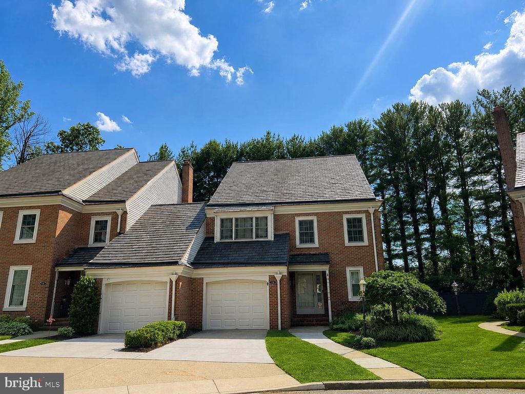 142 FOXWOOD DR, Moorestown, NJ 08057