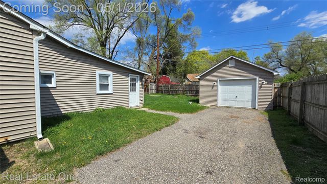 3148 Woodlawn Street, Commerce Charter Township, MI 48390