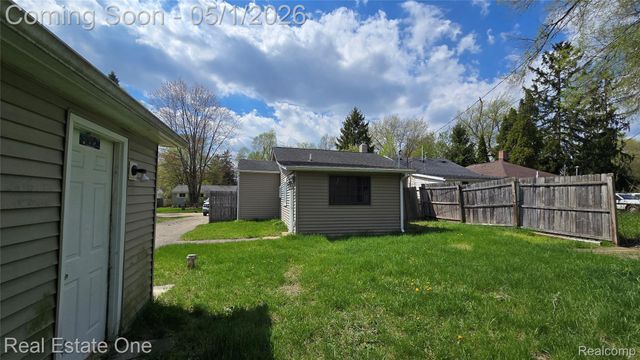 3148 Woodlawn Street, Commerce Charter Township, MI 48390