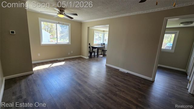 3148 Woodlawn Street, Commerce Charter Township, MI 48390