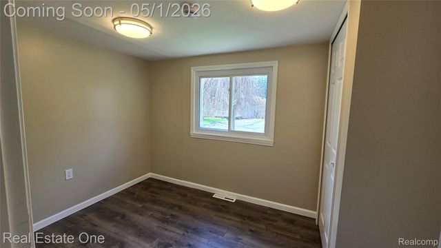 3148 Woodlawn Street, Commerce Charter Township, MI 48390