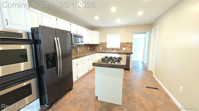 3148 Woodlawn Street, Commerce Charter Township, MI 48390