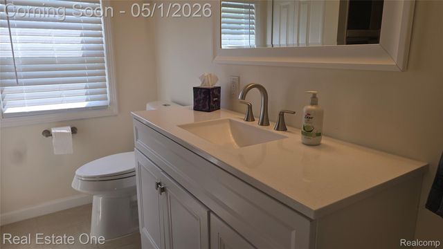 3148 Woodlawn Street, Commerce Charter Township, MI 48390