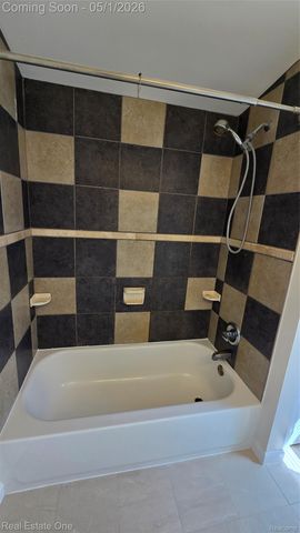 3148 Woodlawn Street, Commerce Charter Township, MI 48390