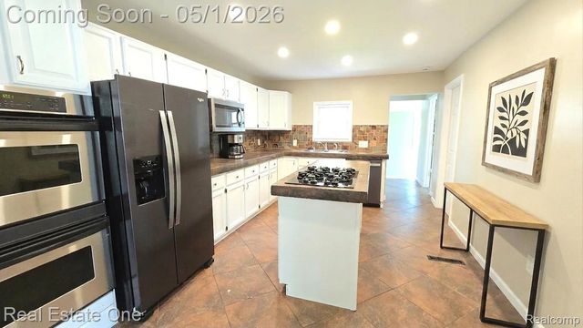 3148 Woodlawn Street, Commerce Charter Township, MI 48390