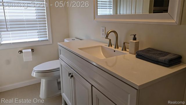 3148 Woodlawn Street, Commerce Charter Township, MI 48390
