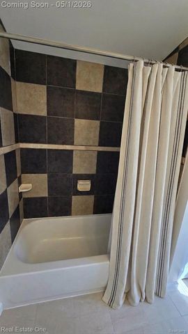 3148 Woodlawn Street, Commerce Charter Township, MI 48390