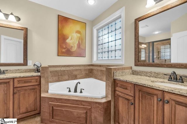 202 N Links Crossing, Ninety Six, SC 29666