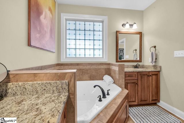 202 N Links Crossing, Ninety Six, SC 29666