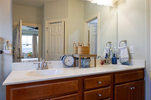 1540 Coopers Cove Cove, Fayetteville, AR 72701
